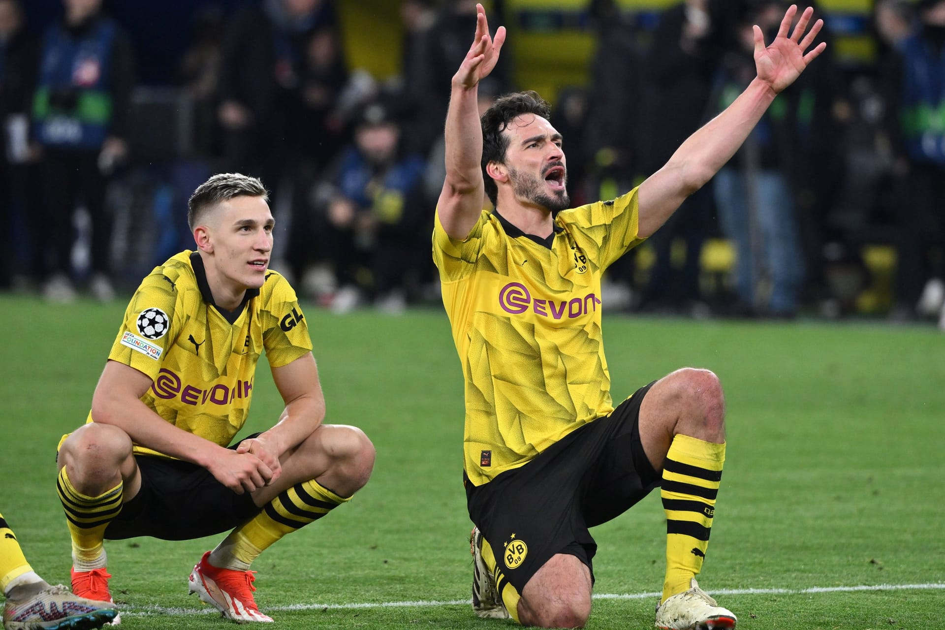 Nico Schlotterbeck (l.) und Mats Hummels: Die Innenverteidigung des BVB steht im Halbfinale der Champions League.