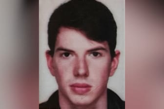 Polizei sucht nach einem vermisstem jungen Mann im Raum Frakfurt. Gibt es Zeugen, die ihn gesehen haben könnten?