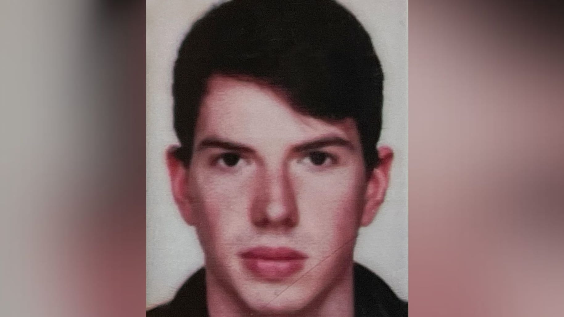 Polizei sucht nach einem vermisstem jungen Mann im Raum Frakfurt. Gibt es Zeugen, die ihn gesehen haben könnten? Polizei sucht nach einem vermisstem jungen Mann im Raum Frakfurt. Gibt es Zeugen, die ihn gesehen haben könnten?