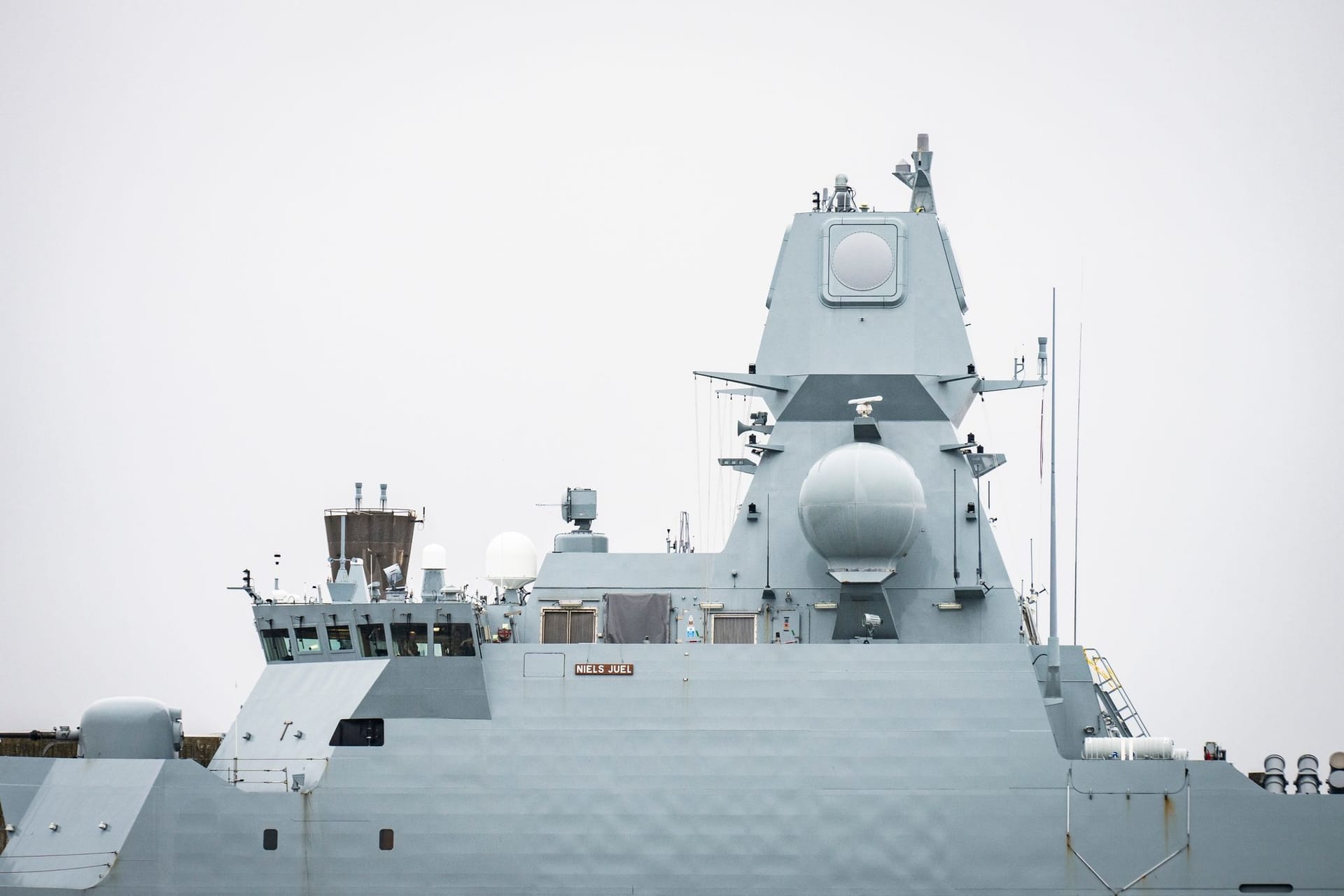 Rakete auf Schiff in Dänemark - Sperrung im Luft- und Seeverkehr