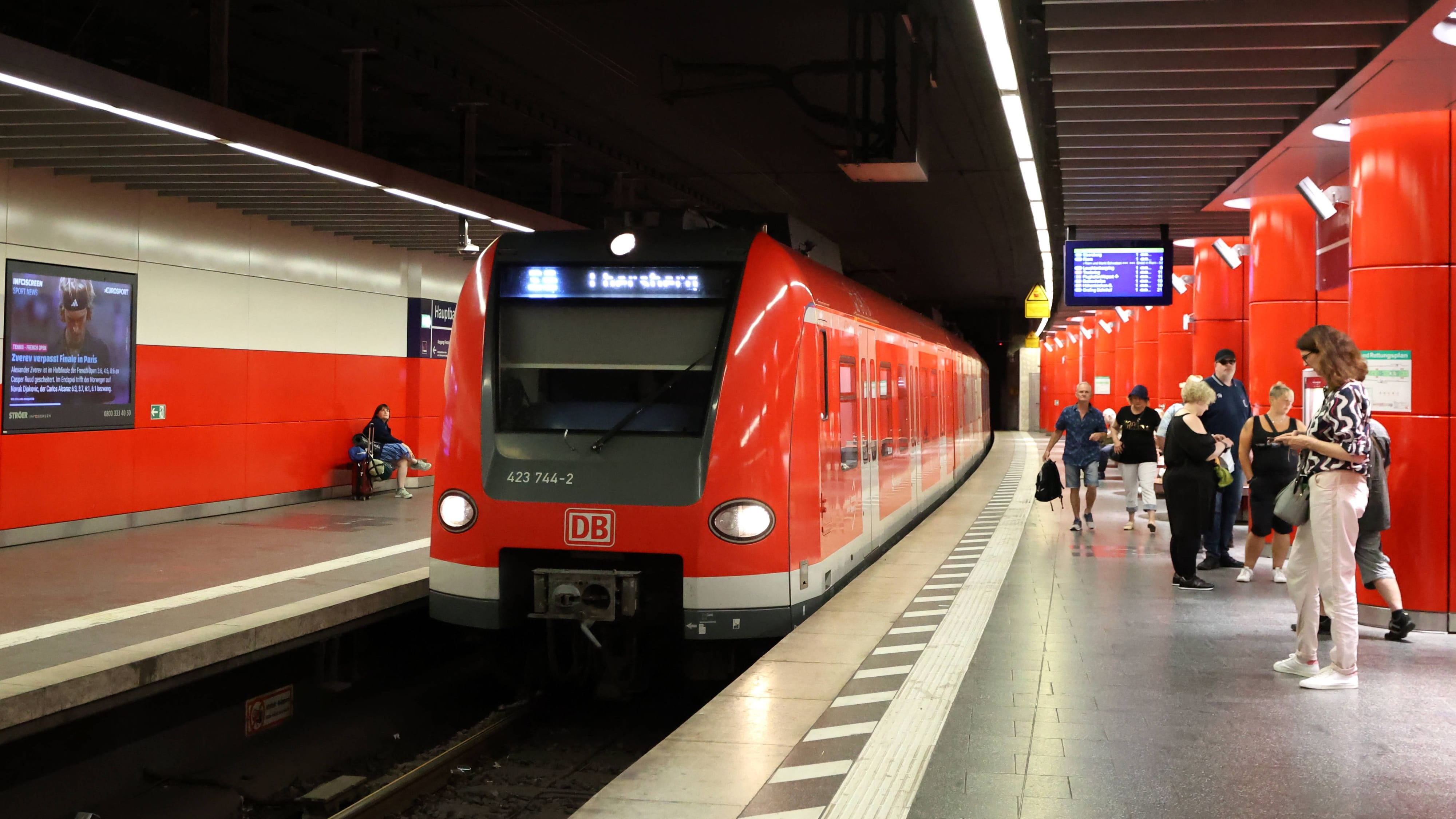 München: Polizei fasst betrunkenen S-Bahnsurfer – das droht ihm nun