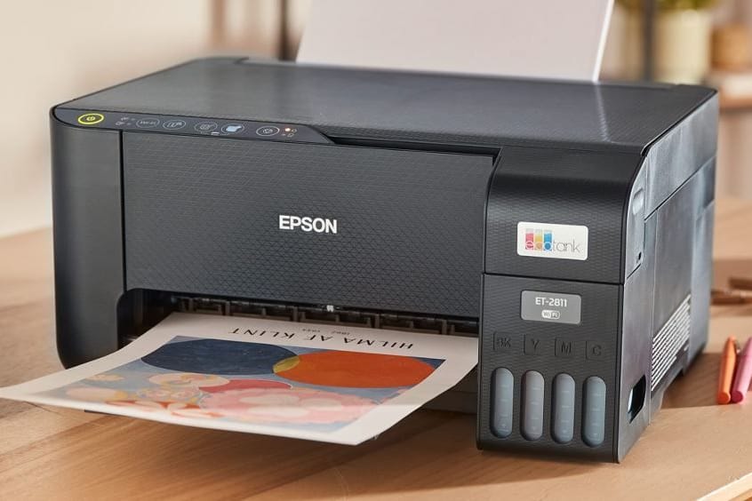 Drucken, kopieren, scannen: Der Epson EcoTank ET-2811 spart dank nachfüllbarer Tinte dauerhaft Kosten.