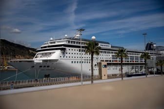 Die MSC Armonía im Hafen von Barcelona: Einige Passagiere sind wohl ohne gültige Visa unterwegs.
