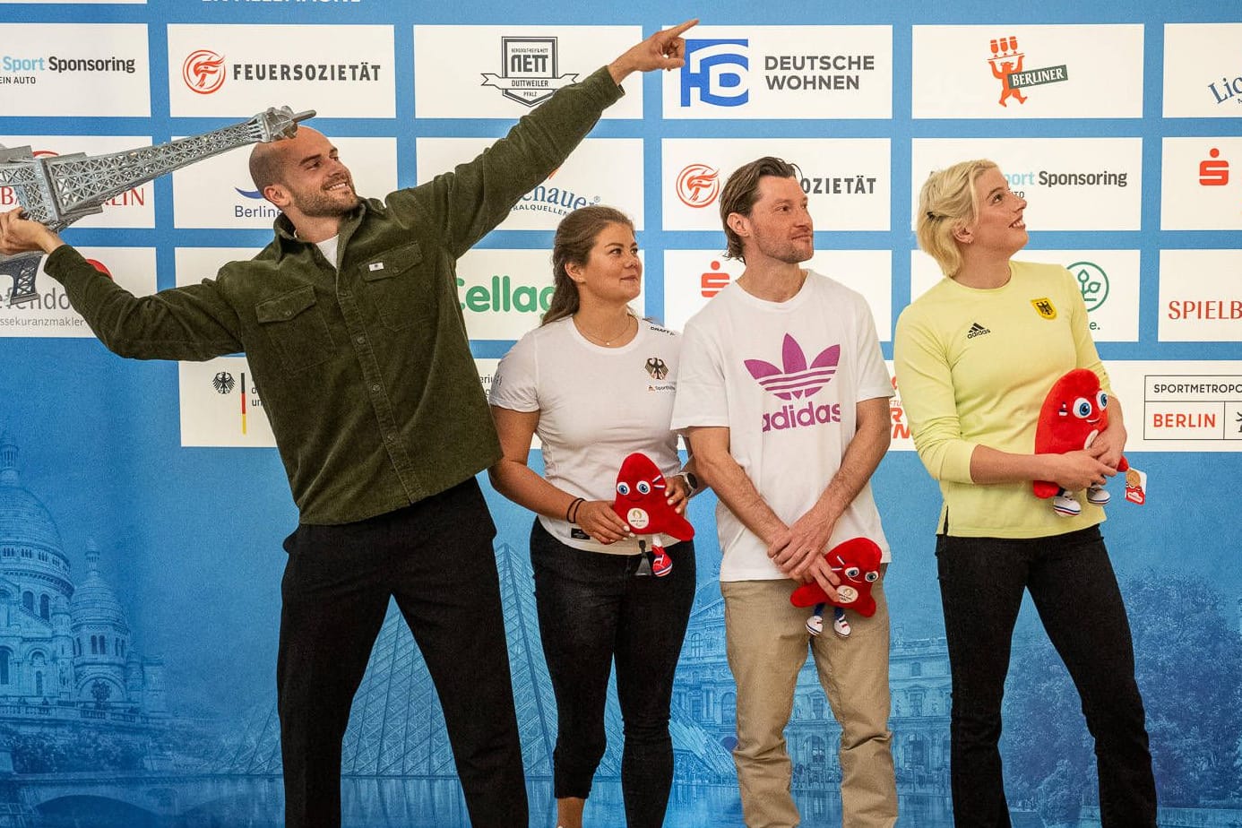 Julian Weber, Felicia Laberer, Martin Zwicker und Angelina Köhler (v.l.n.r.): Die deutschen Atleten 100 Tage vor Olympia in der Französischen Botschaft.