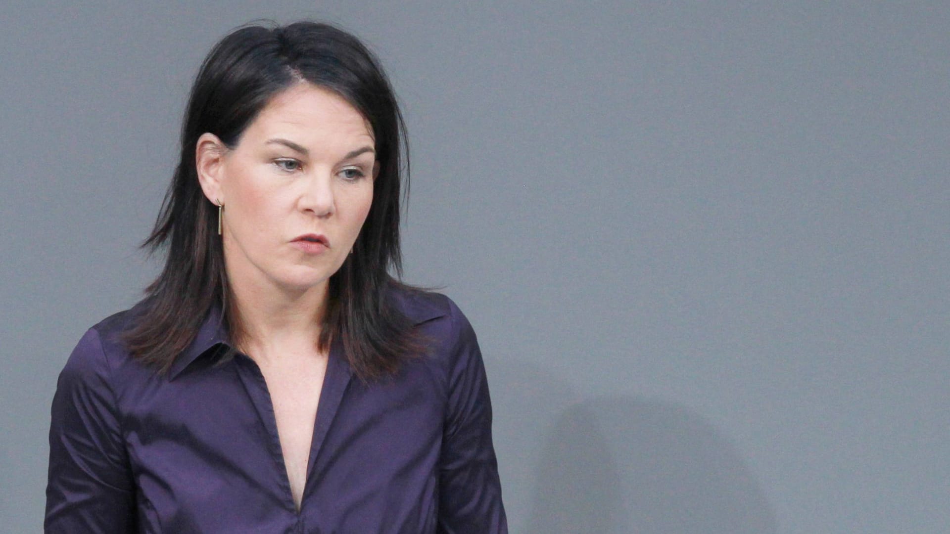 Annalena Baerbock hält eine Rede im Bundestag (Archivbild): Die Reaktion der Koalitionspartner auf den Vorstoß der FDP fallen überwiegend negativ aus.