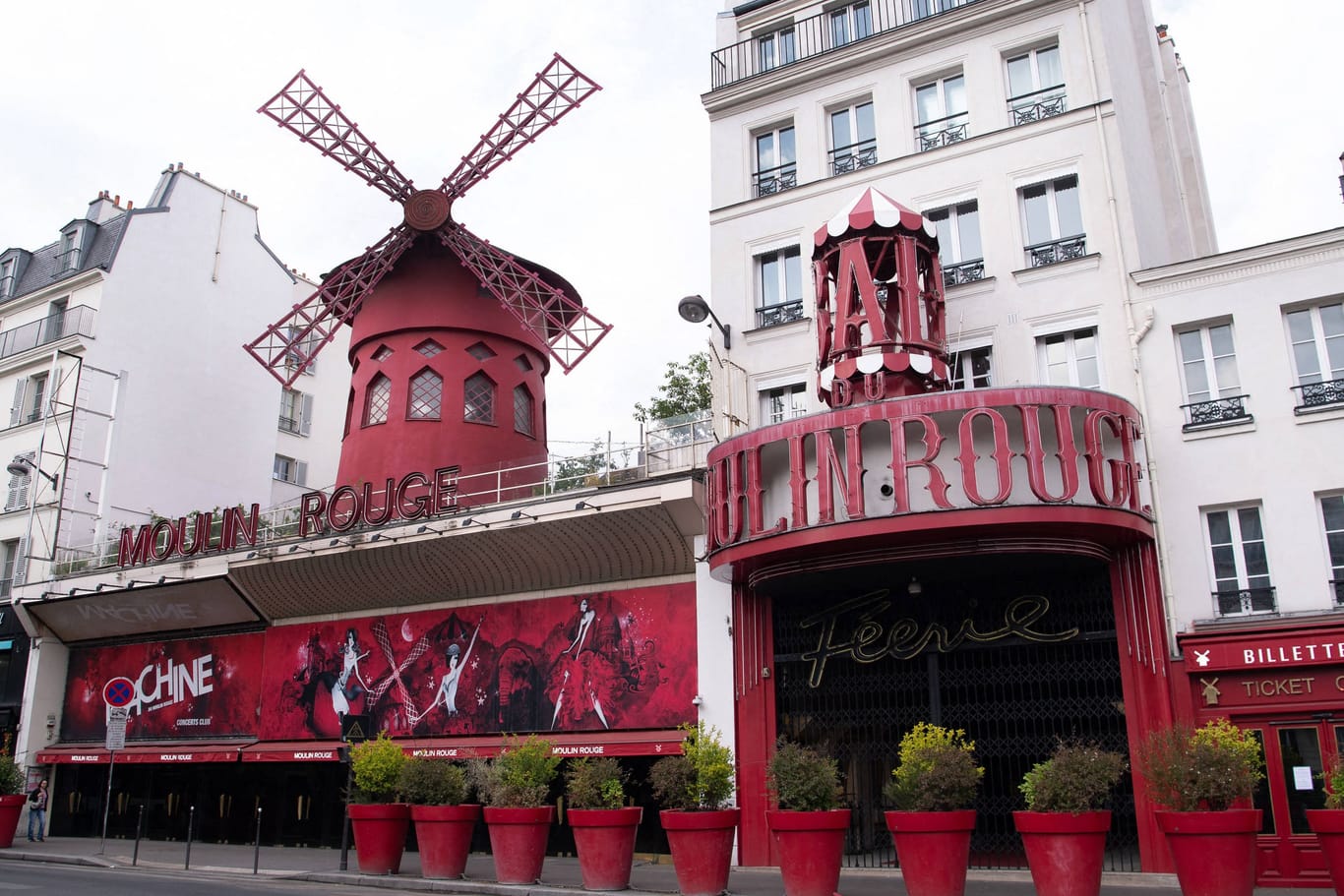 Moulin Rouge (Archivbild): Die Windmühle hat seine Flügel verloren.