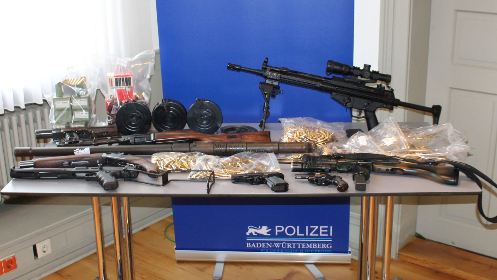 Die Waffen wurden bei einer Durchsuchung in Baden-Württemberg. Die Waffen wurden bei einer Durchsuchung in Baden-Württemberg.