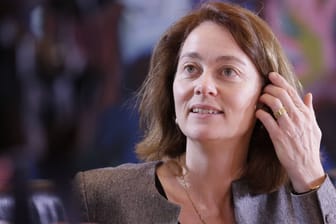 Katarina Barley: Für die SPD zieht sie in den Europawahlkampf, für ihren Mann überallhin.