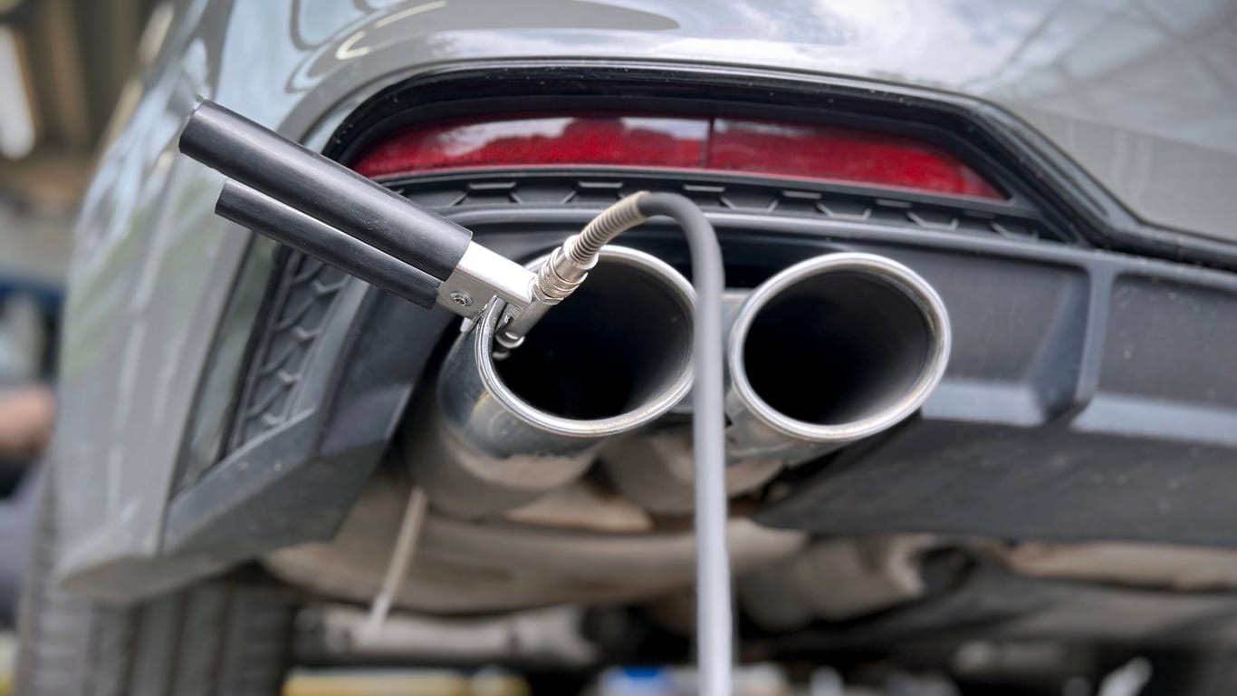 Abgasuntersuchung: Autos sollten die Partikelgrenzwerte spielend einhalten – denn sie sind alles andere als streng.