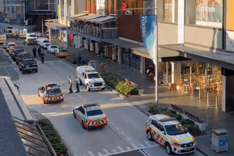 Rettungswagen vor dem Einkaufszentrum Westfield Bondi Junction in Sydney: Am Samstagnachmittag (Ortszeit) kam es hier zu einem Zwischenfall.
