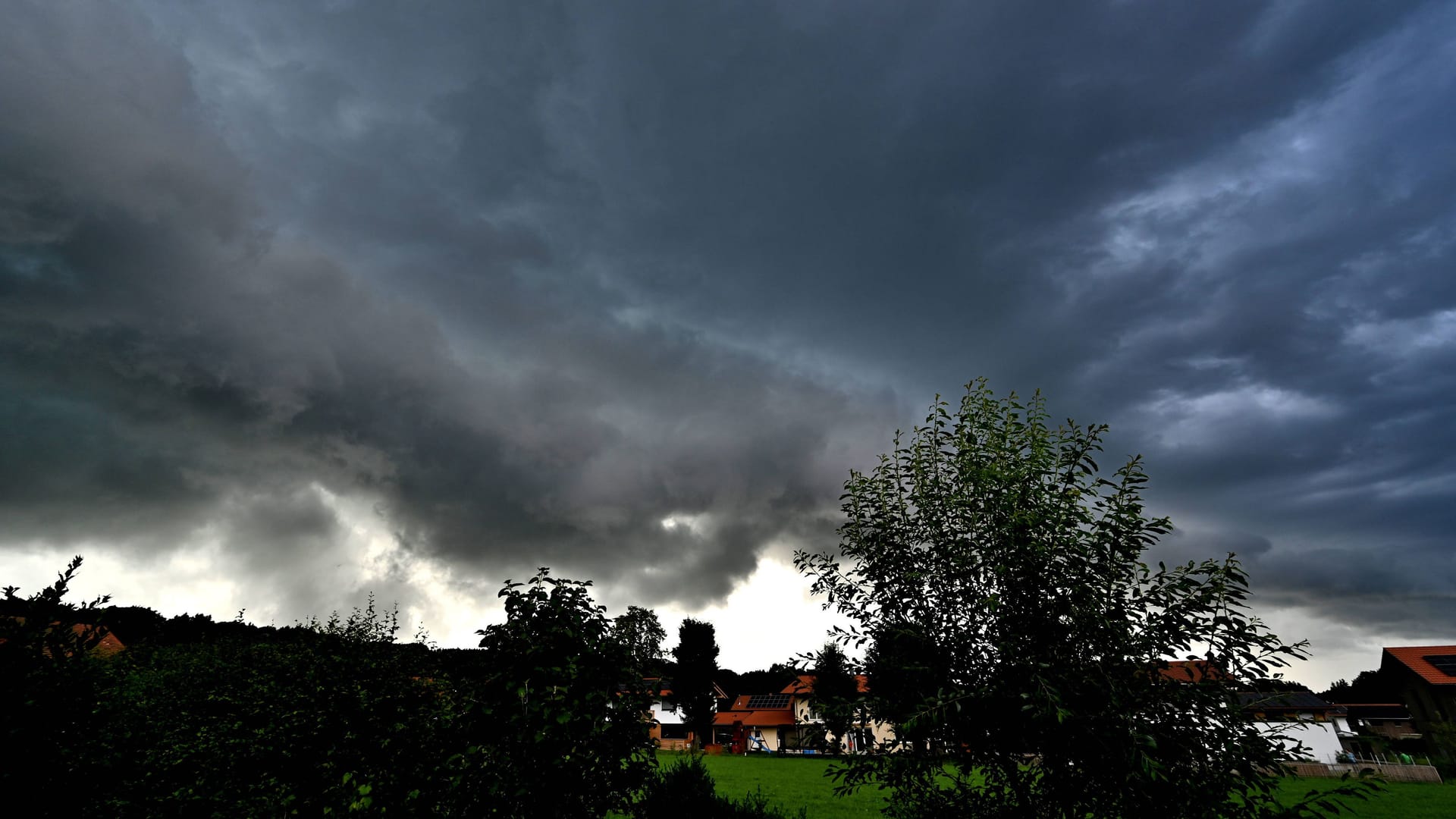 Gewitter (Archivbild): Es wird regional stürmisch.