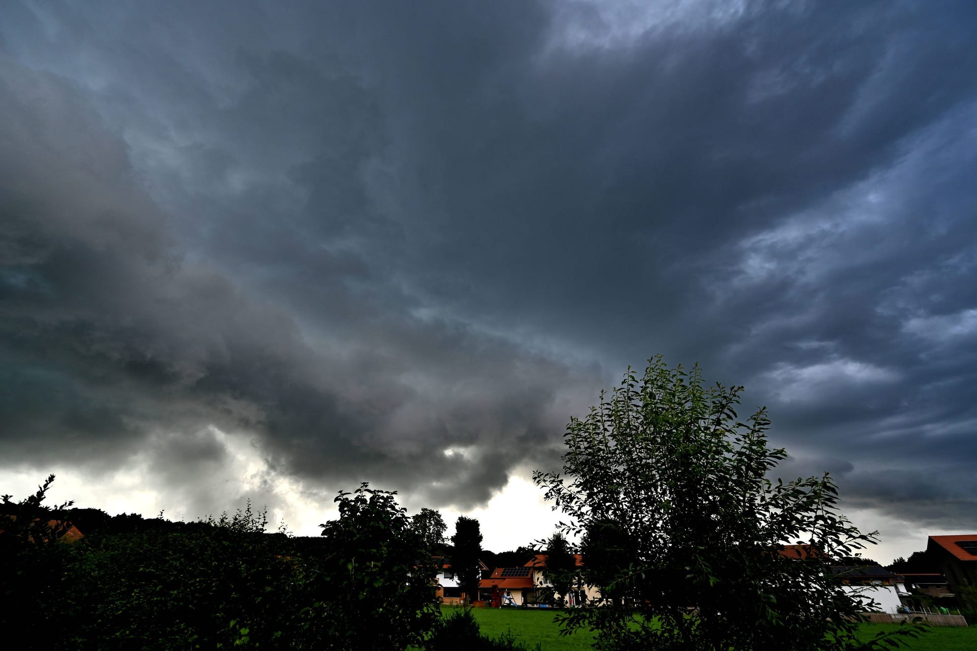 Gewitter (Archivbild): Es wird regional stürmisch.