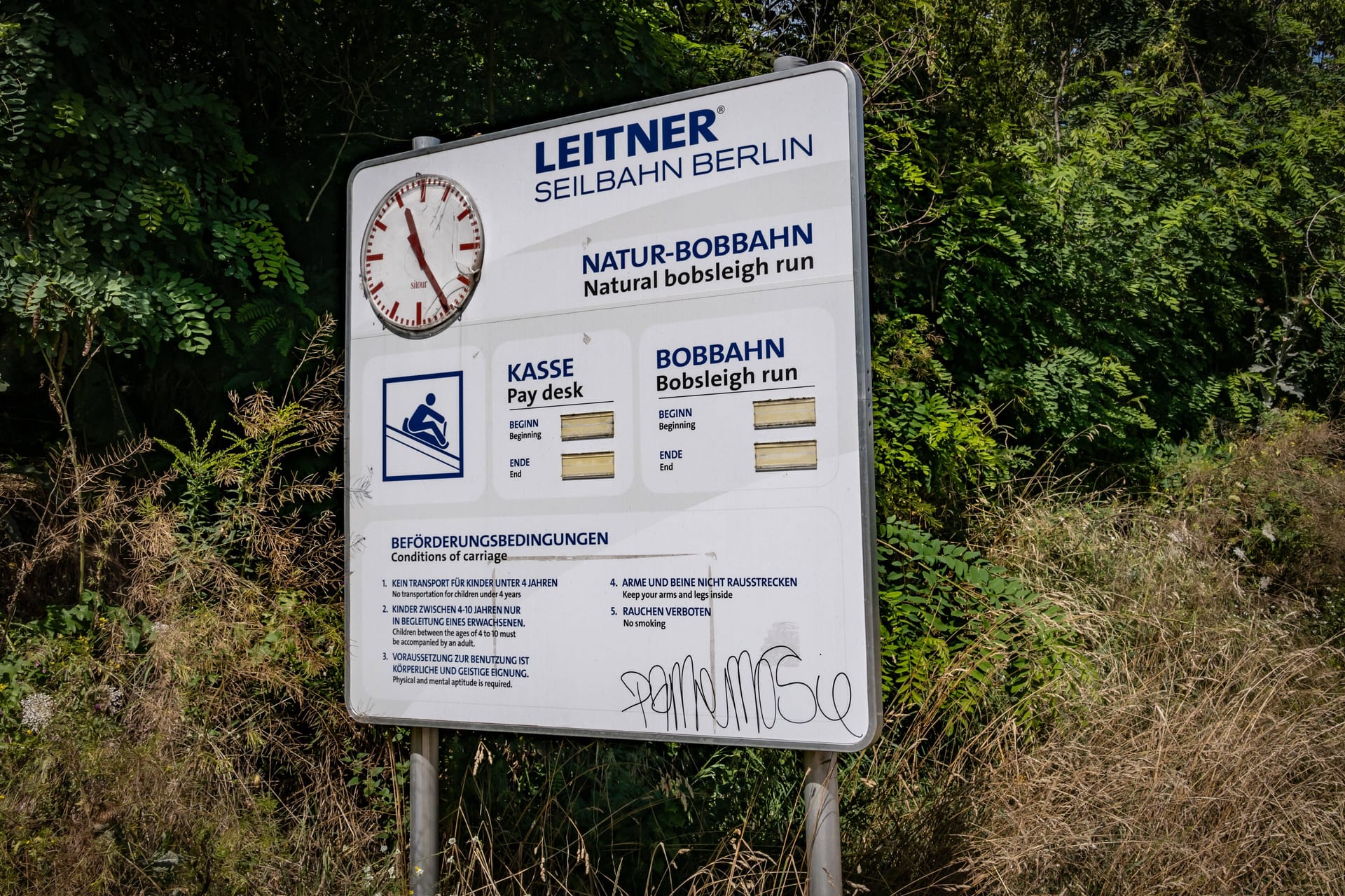 Berlin Marzahn-Hellersdorf die Gärten der Welt, Park am Blumberger Damm, gemeinsam mit dem Kienbergpark Naherholungsgebiet in Marzahn-Hellersdorf Natur-Bobbahn,