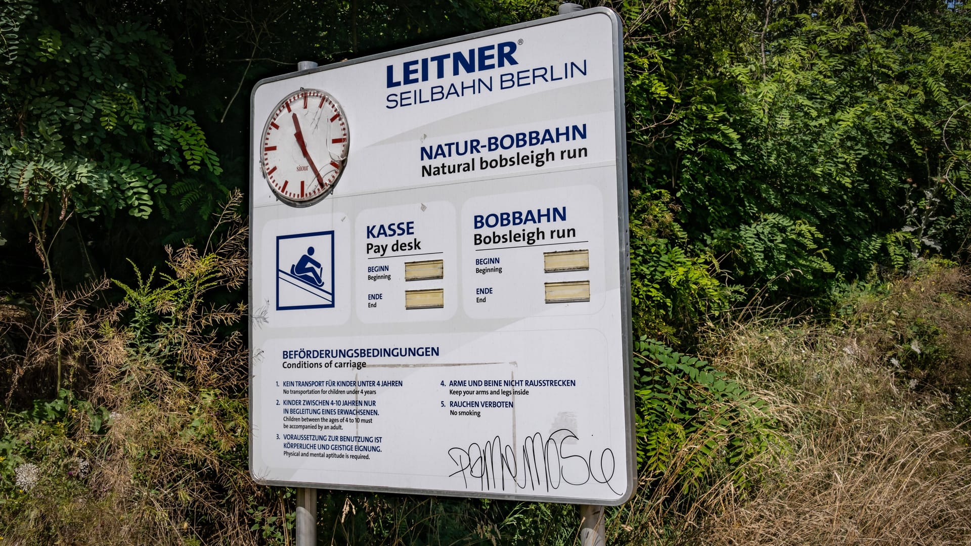 Berlin Marzahn-Hellersdorf die Gärten der Welt, Park am Blumberger Damm, gemeinsam mit dem Kienbergpark Naherholungsgebiet in Marzahn-Hellersdorf Natur-Bobbahn,