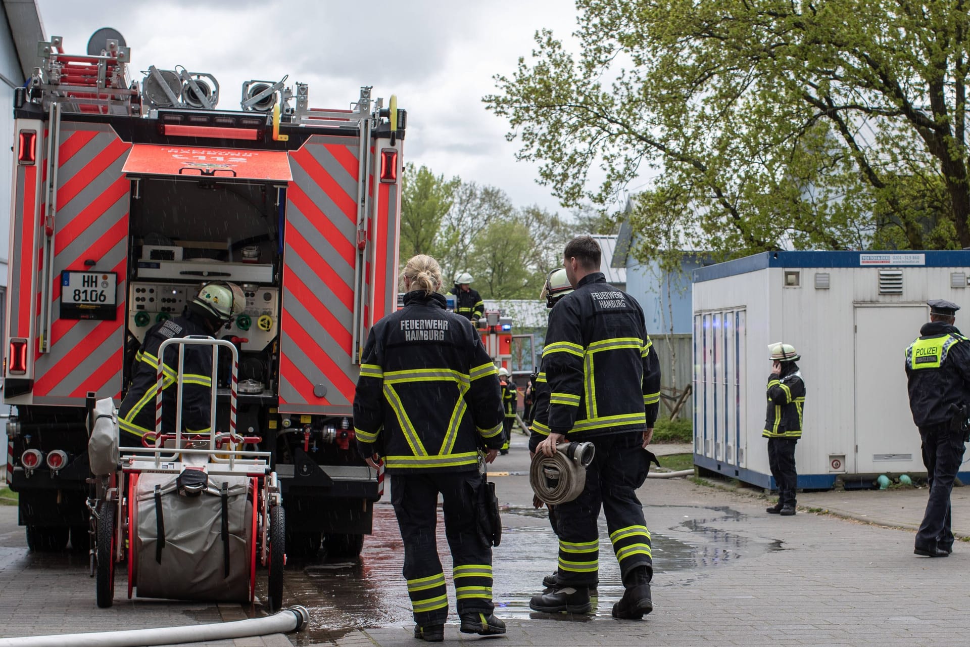 Feuer in einer Hamburger Flüchtlingsunterkunft in Hamburg Rahlstedt: Eine Person ist dabei ums Leben gekommen.