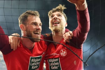 Jubel bei Boris Tomiak (l.) und Julian Niehues: Lautern steht im Pokalfinale.