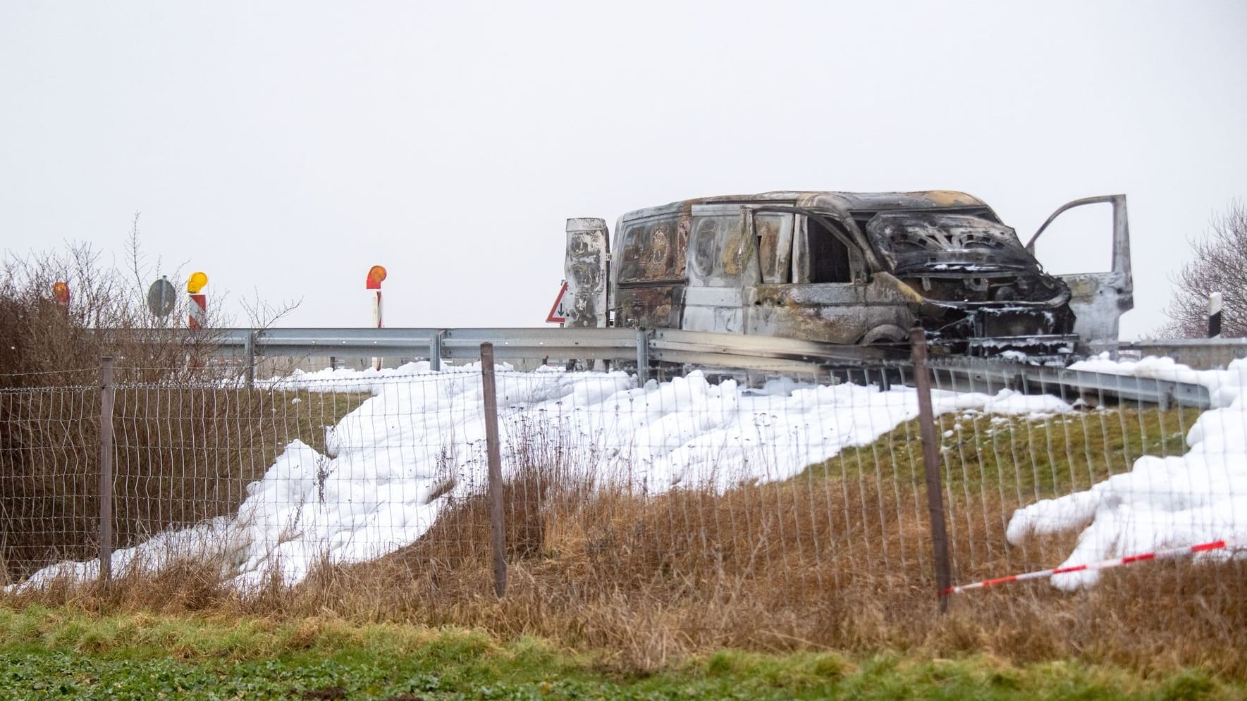 Ausgebrannter Geldtransporter (Archivbild): Mittlerweile wurden die Ermittlungen eingestellt.