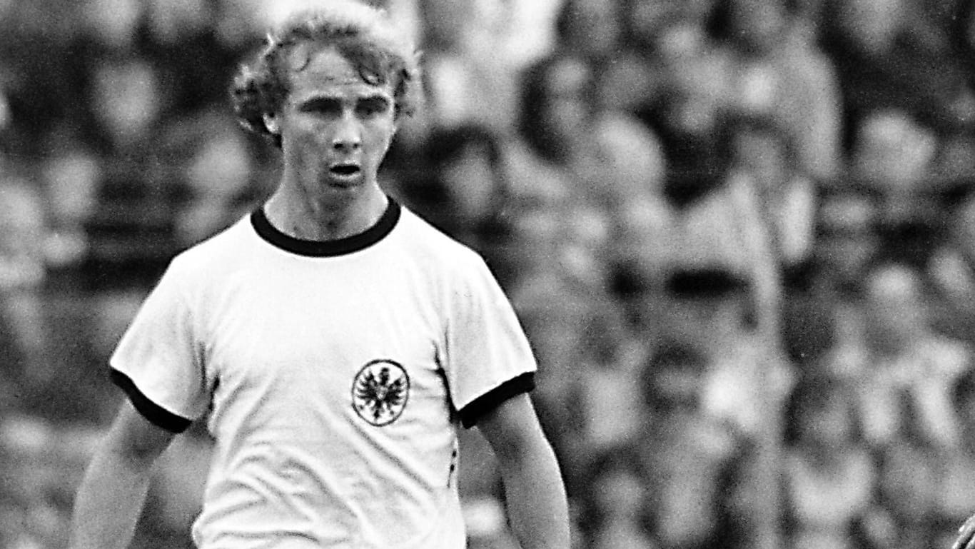 Bernd Hölzenbein 1974: Der frühere Eintracht-Profi ist nun im Alter von 78 Jahren gestorben.