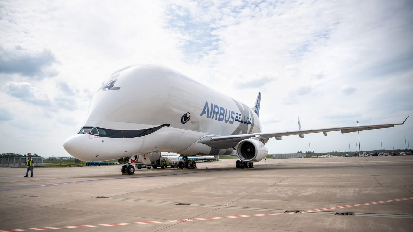 Die Beluga XL steht am Bremer Flughafen: Sie ist ein beliebtes Fotomotiv.