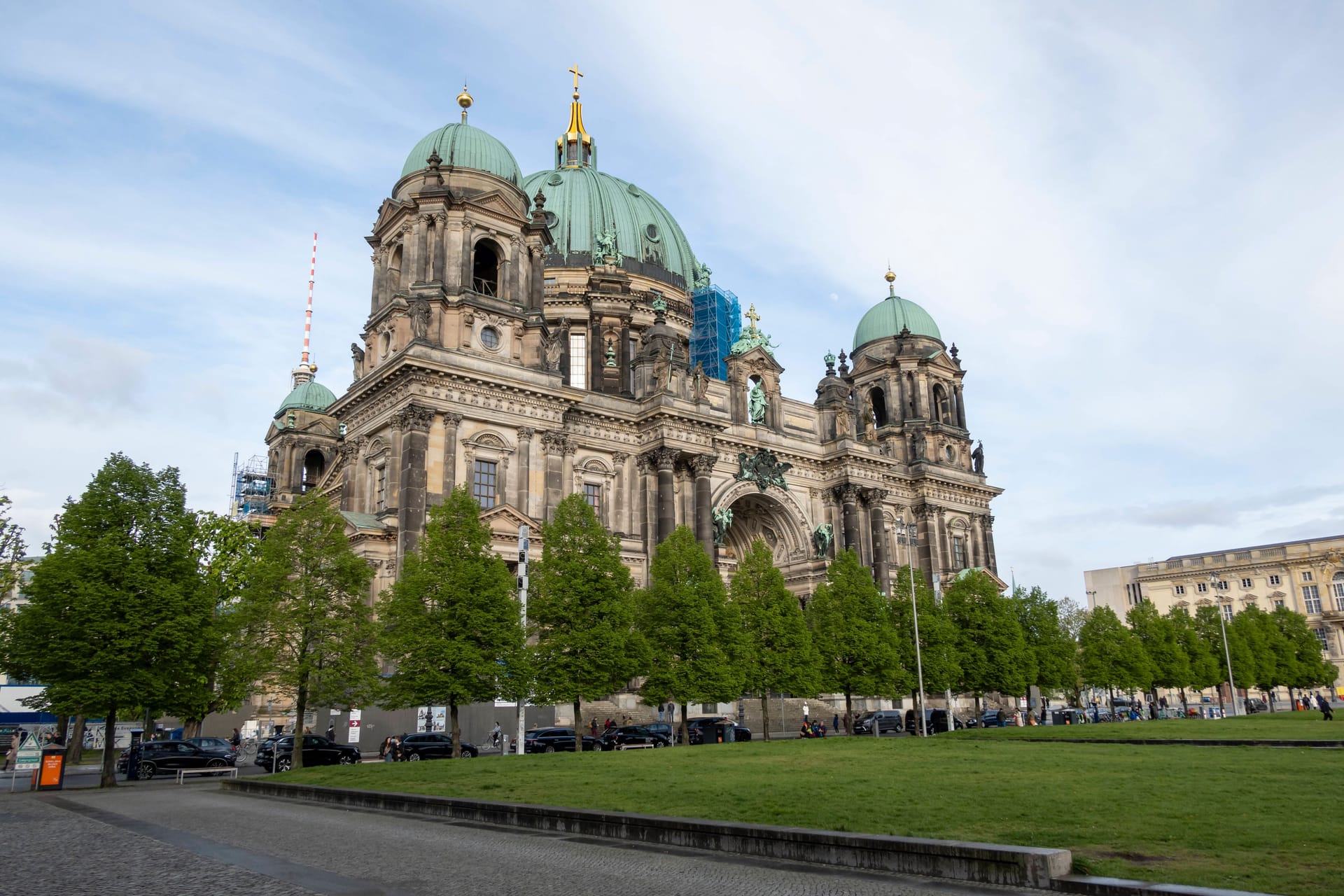 Berliner Dom, Lustgarten, Querformat, am 19.04.2024 in Berlin Mitte Alte Nationalgalerie etc - Berlin