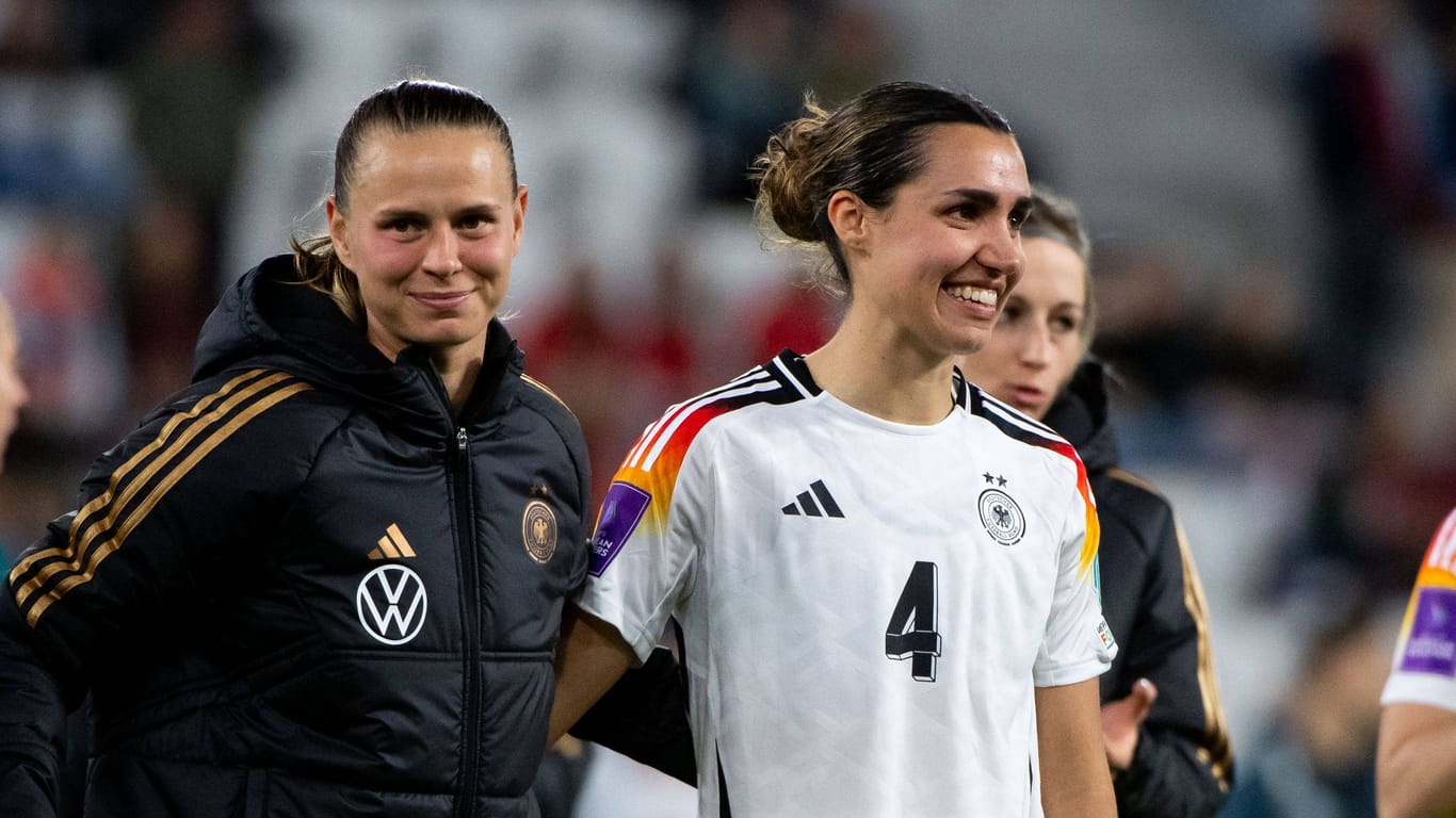 Klara Bühl und Bibiane Schulze Solano (r.): Die Innenverteidigerin gab in Linz ihr DFB-Debüt.