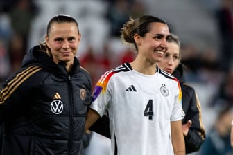 Klara Bühl und Bibiane Schulze Solano (r.): Die Innenverteidigerin gab in Linz ihr DFB-Debüt.