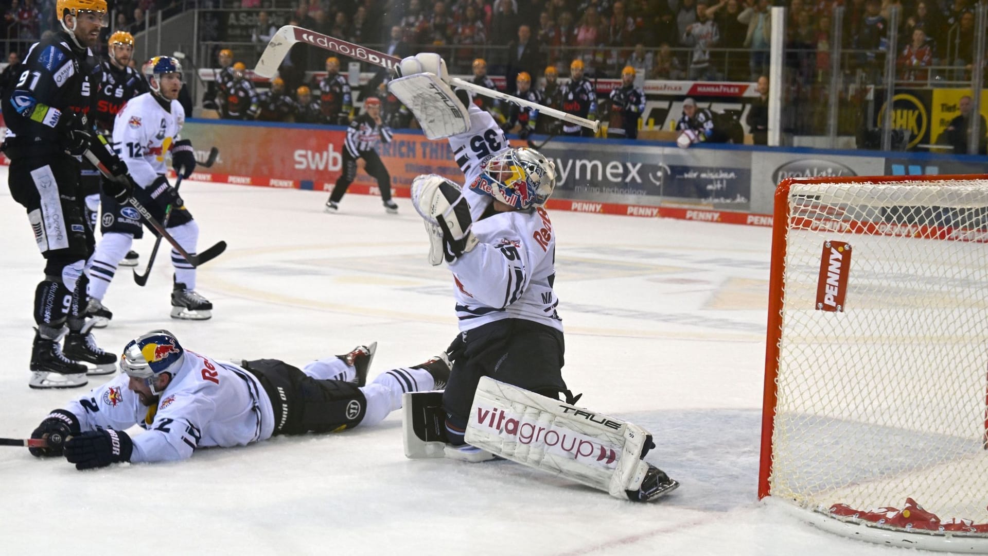 Pinguins Bremerhaven - EHC Red Bull München