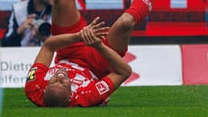 Mehrere Finger gebrochen: Bundesliga-Stürmer fällt aus