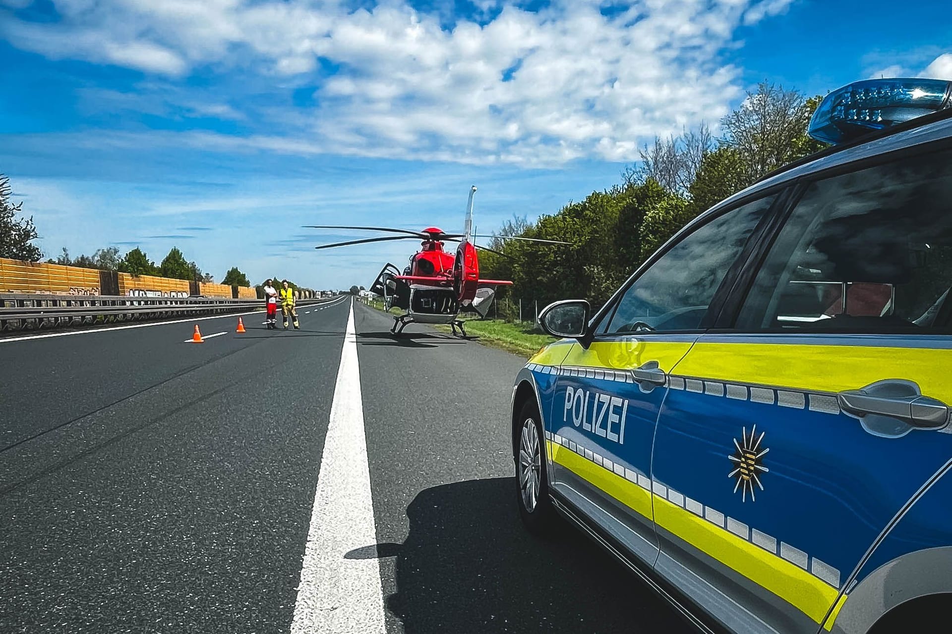 Rettungseinsatz auf A4: Gegen 13.45 konnte die Fahrbahn wieder freigegeben werden.