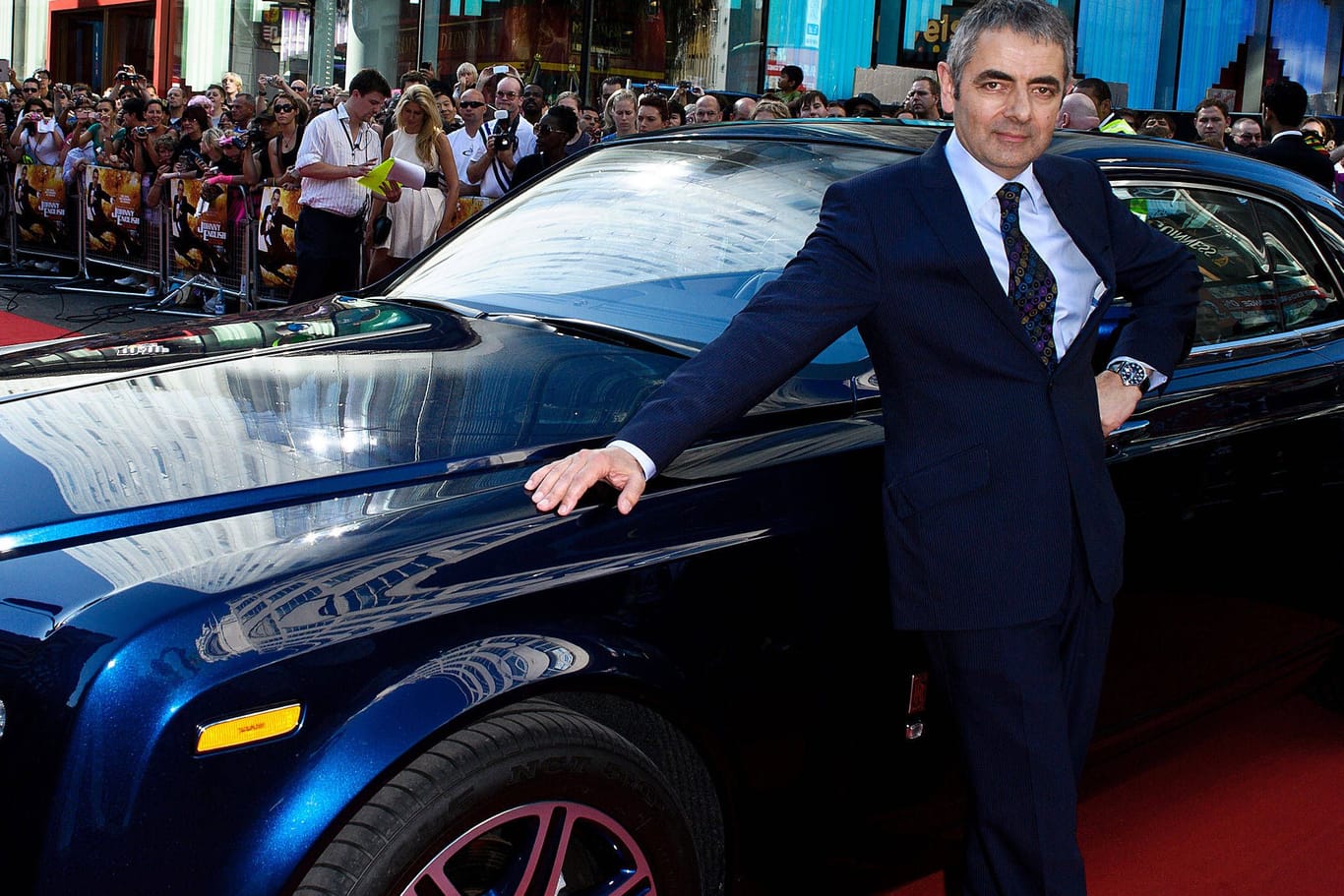 Benzin im Blut: Rowan Atkinson ("Johnny Englisch") gibt viel Geld für Autos aus – manchmal verdient er damit aber auch viel Geld.