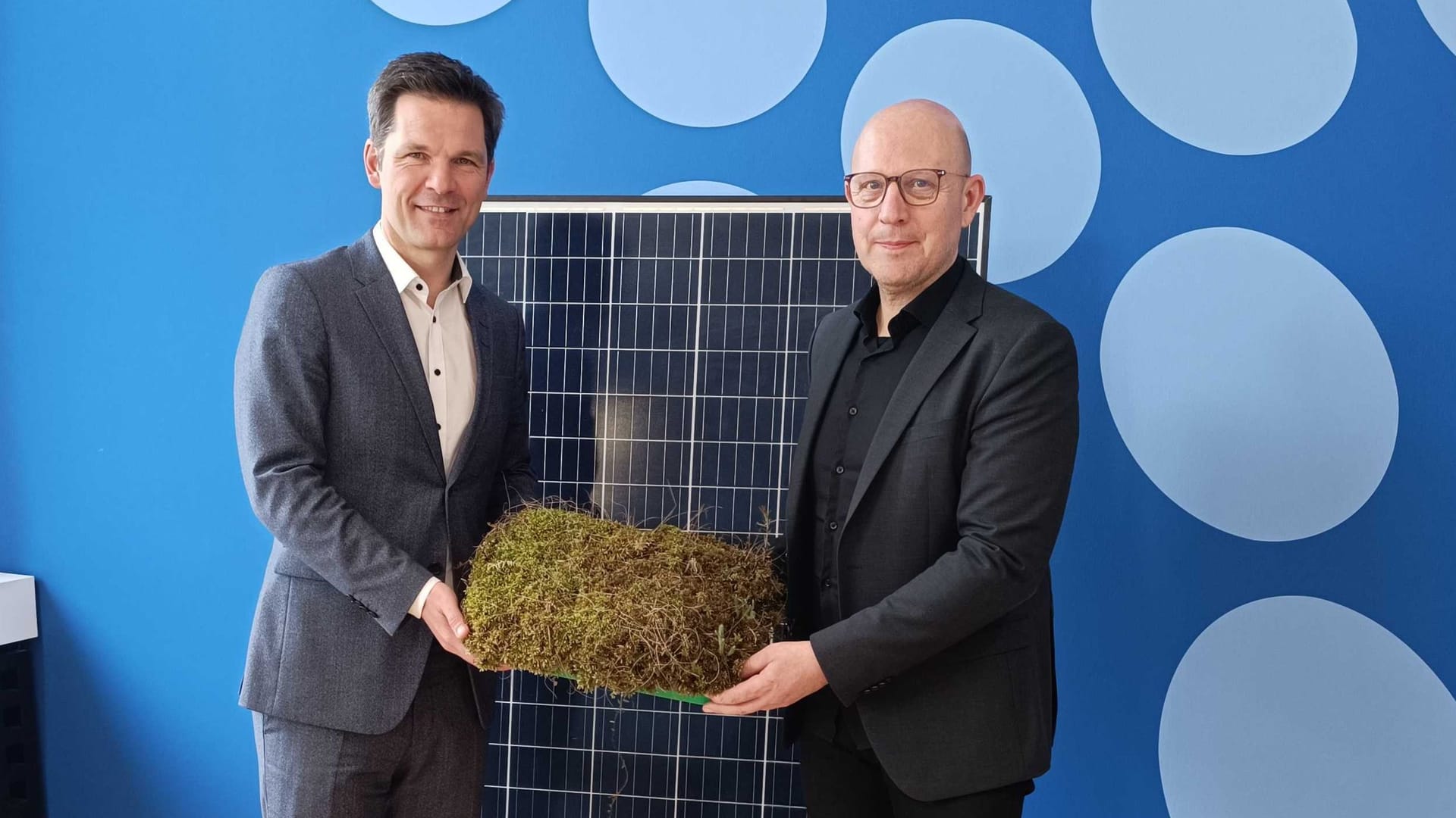 Hannovers Regionspräsident Steffen Krach (l.) und Umweltdezernent Jens Palandt: Die Region Hannover will Vorreiter in Sachen Klimaschutz werden.