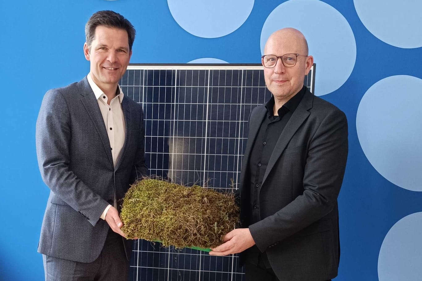 Hannovers Regionspräsident Steffen Krach (l.) und Umweltdezernent Jens Palandt: Die Region Hannover will Vorreiter in Sachen Klimaschutz werden.