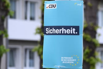 Wahlplakat der CDU (Symbolbild): Die Partei hat in Leipzig auch auf Arabisch und Türkisch geworben.