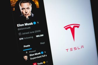 Tesla ist Elon Musks Vorzeigeunternehmen. Nun vermeldet der Autobauer einen Gewinneinbruch.