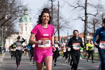 Läufer bei vergangenem Halbmarathon in Berlin: Für den Marathon sind die Straßen der Stadt vier Tage lang gesperrt.