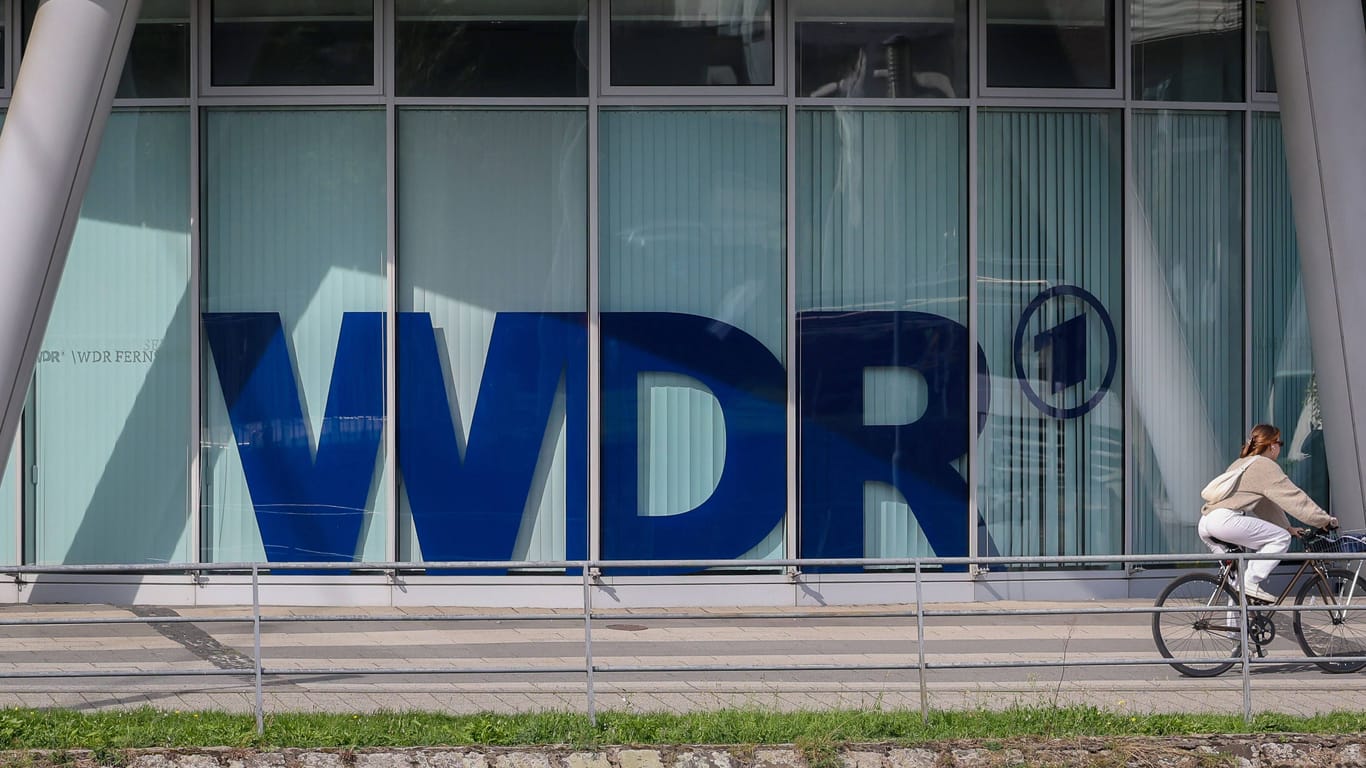 Die Fassade des WDR Landesstudio (Symbolbild): Mitarbeitende des Senders streiken am Dienstag.