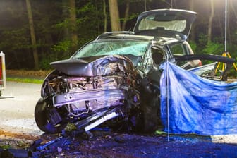 Unfallstelle bei Hennigsdorf: Die Autofahrerin konnte nicht mehr reanimiert werden.