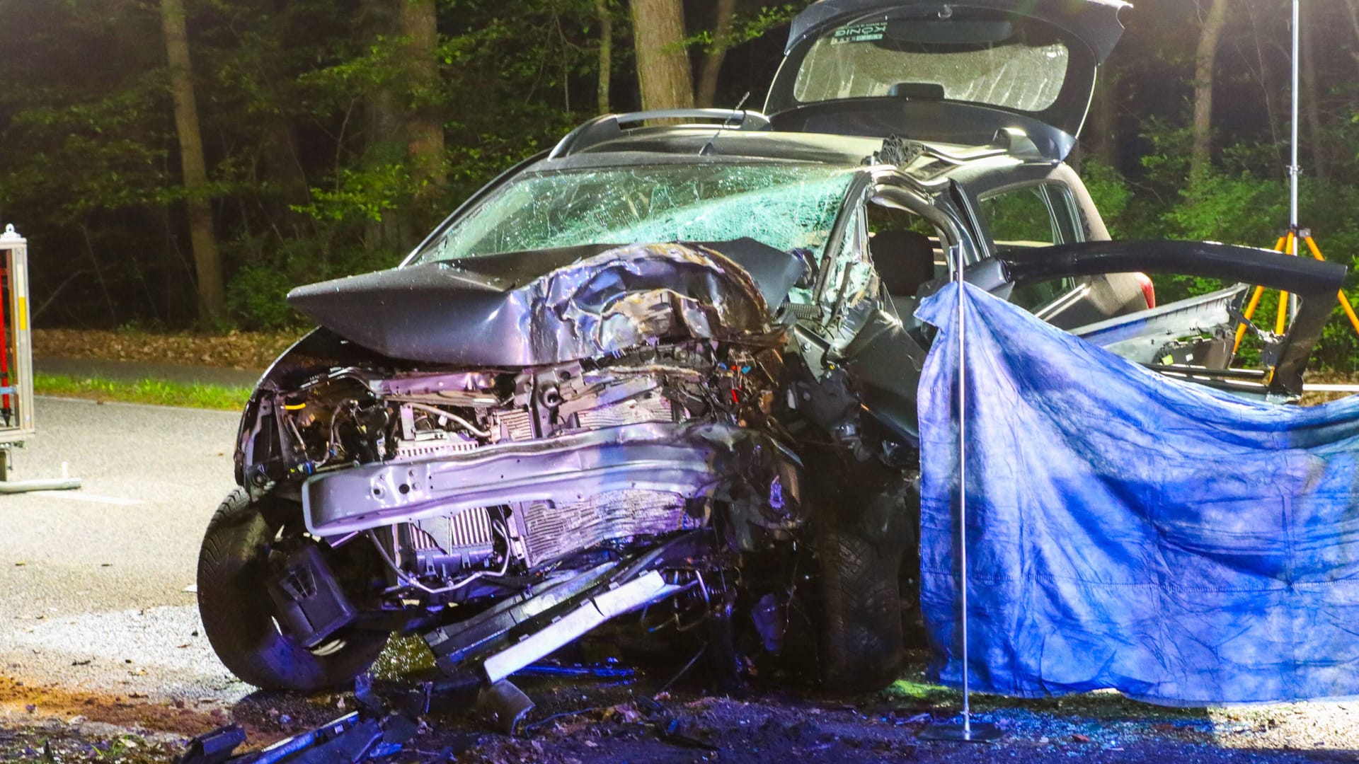 Unfallstelle bei Hennigsdorf: Die Autofahrerin konnte nicht mehr reanimiert werden.