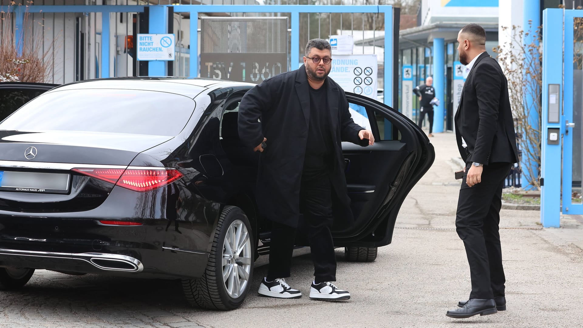 Hasan Ismaik im Februar bei einem seiner wenigen Besuche an der Grünwalder Straße (Archivbild): Der Investor ist bei den "Löwen"-Fans höchst umstritten.