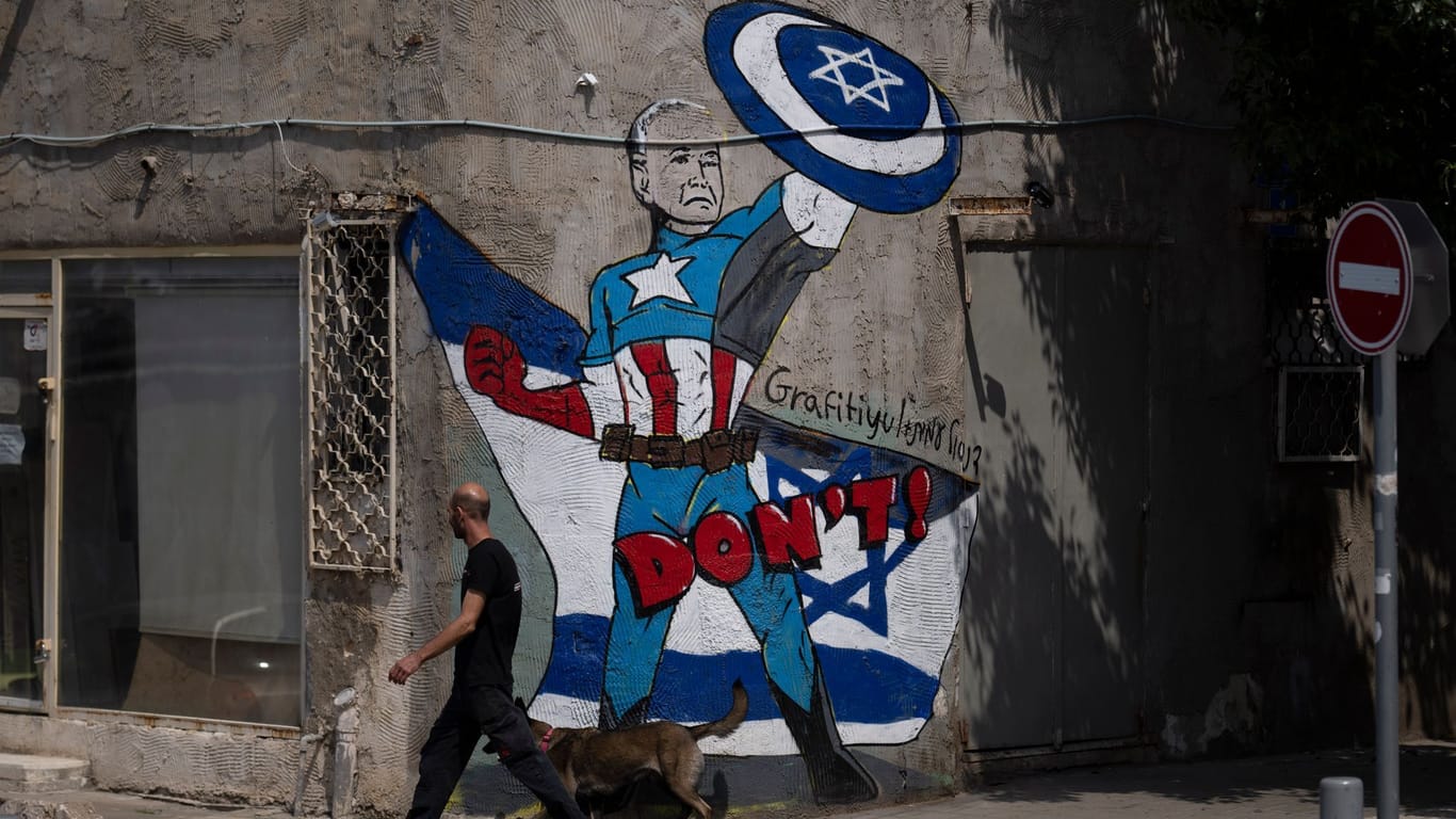 Ein Graffiti von Joe Biden in der israelischen Metropole Tel Aviv: Die USA bekräftigen, dass sie Israel im Falle eines Angriffs verteidigen werden.