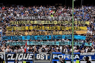 "Die Fans sind uns egal": HSV-Fans haben am Samstag im Stadion gegen die hohen Ticketpreise protestiert.