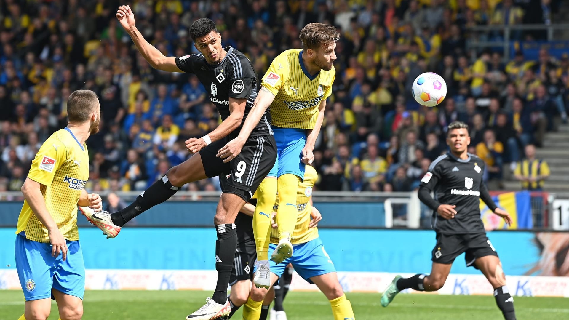 Robert Glatzel (l.): Der Stürmer traf doppelt für den HSV.