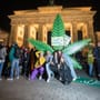 Berlin: 1.500 Kiffer feiern Cannabis-Freigabe vorm Brandenburger Tor