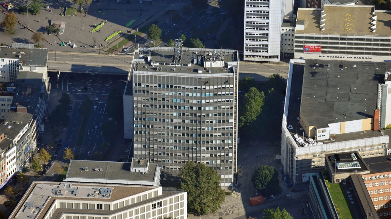 Das Siemens-Hochhaus ist unterirdisch mit mehreren Gebäuden verbunden.