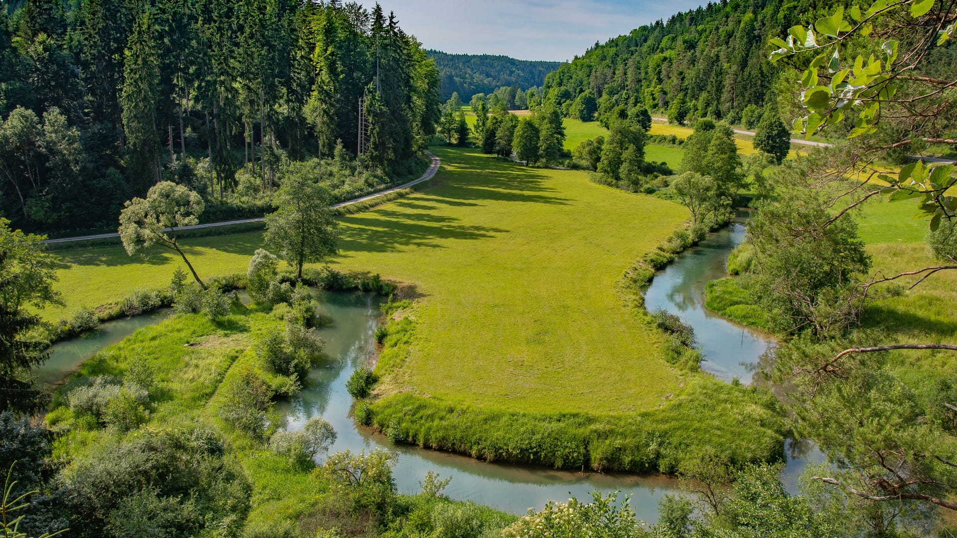 Malerische Kulisse: Blick auf das Lauterachtal. Wanderungen bieten sich insbesondere im Frühjahr und im Herbst an.