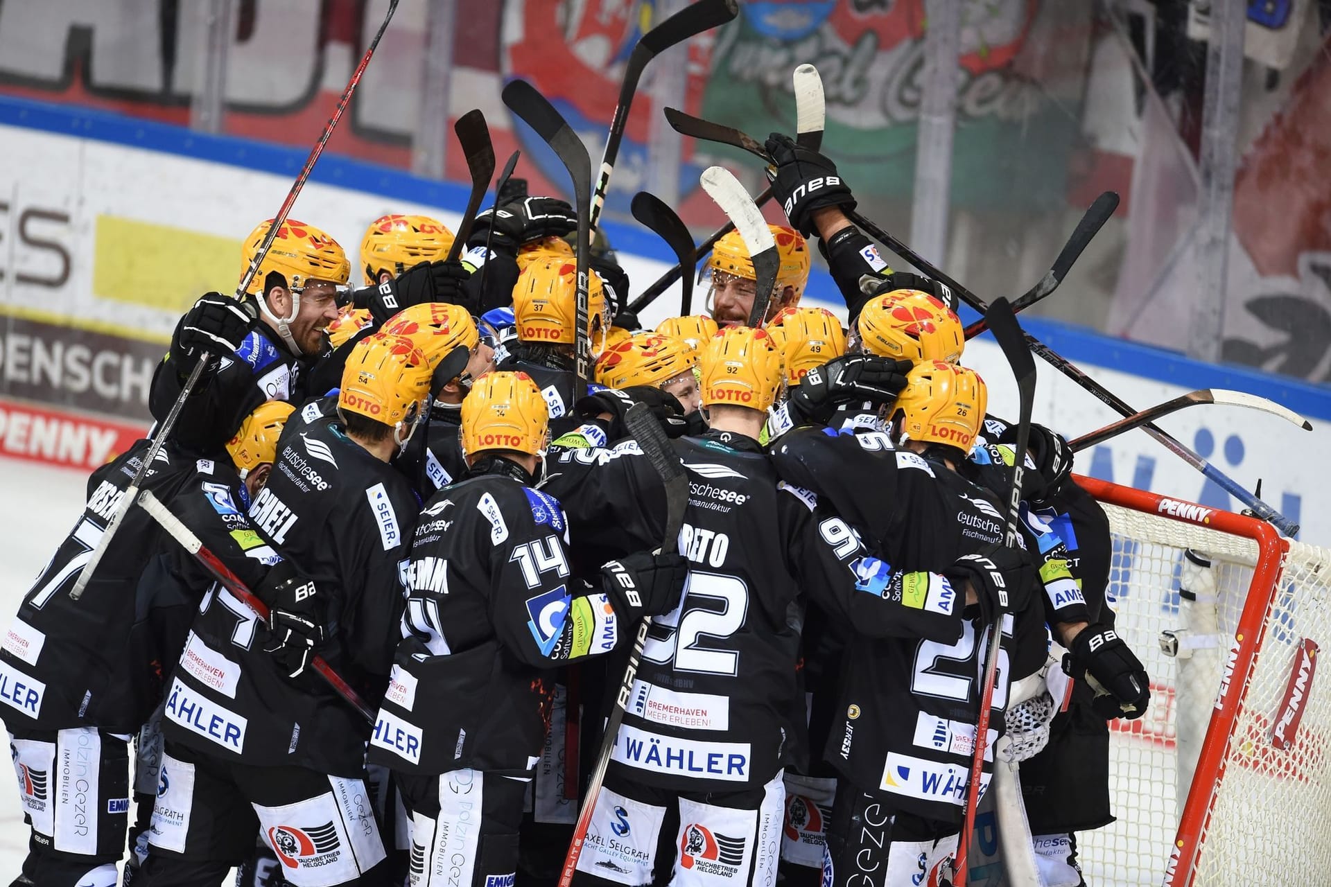 Pinguins Bremerhaven - EHC Red Bull München