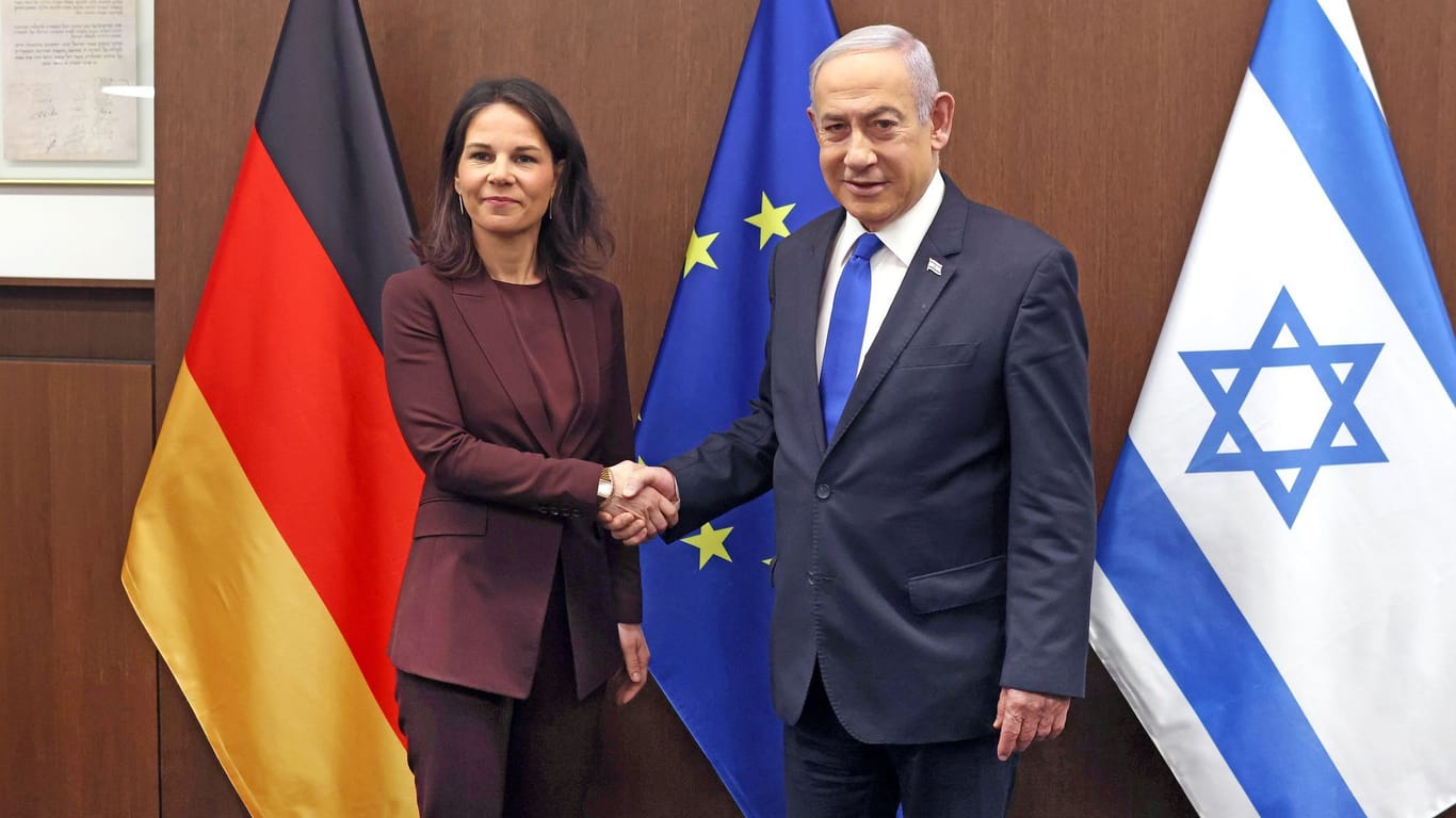 Jerusalem: Israels Premierminister Benjamin Netanjahu begrüßt die deutsche Außenministerin Annalena Baerbock.