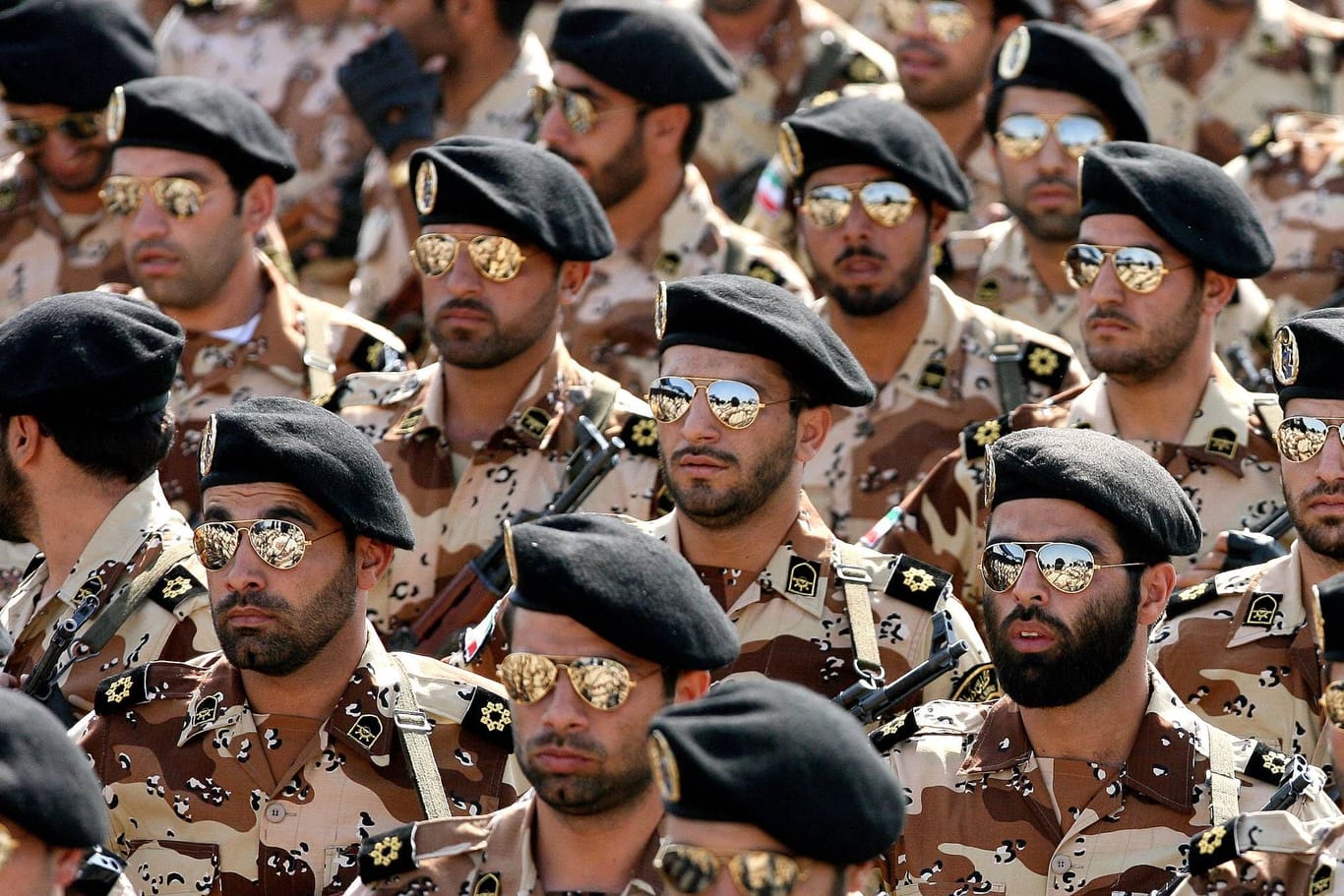 Iranische Soldaten bei einer Parade (Archivbild): Insgesamt wird die Größe der iranischen Armee auf 610.000 Soldaten geschätzt.