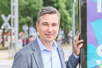 Baubürgermeister Stephan Kühn (Archivfoto): Der Verkehrsversuch am Blauen Wunder ist umstritten.