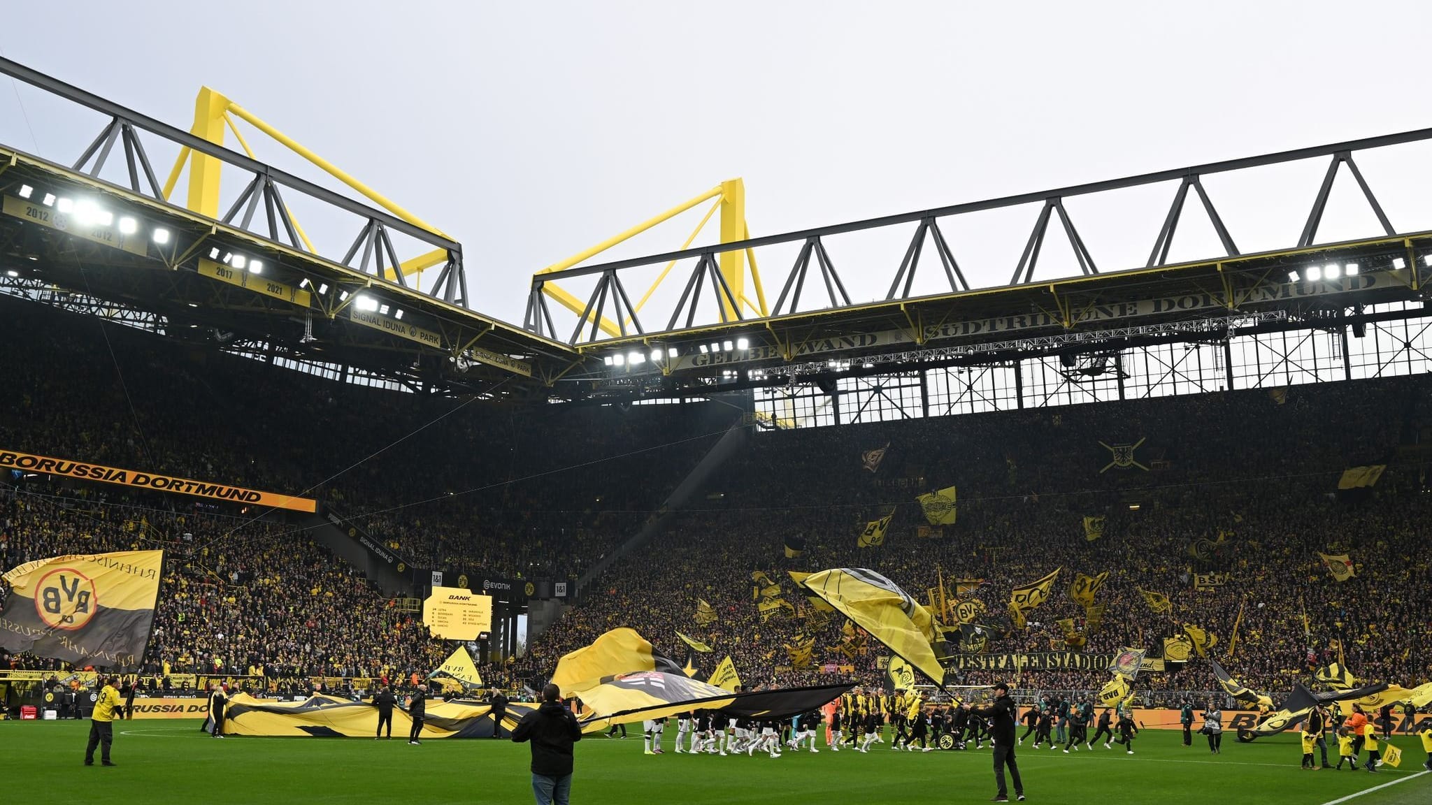 BVB feiert Stadion mit Sondertrikot